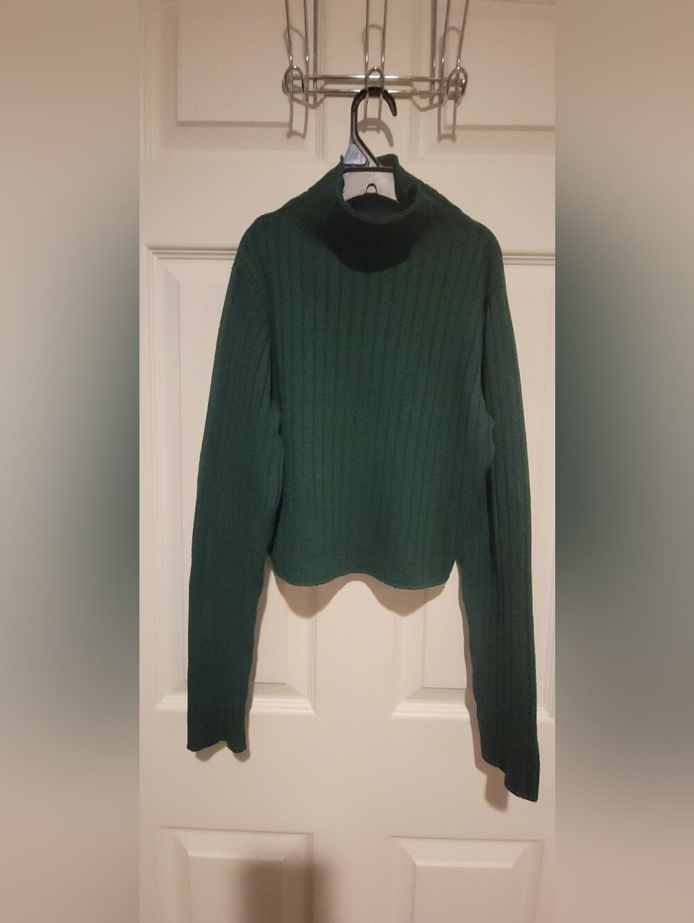 Women’s Sm Cropped Ribbed Turtleneck Sweater in Deep Green